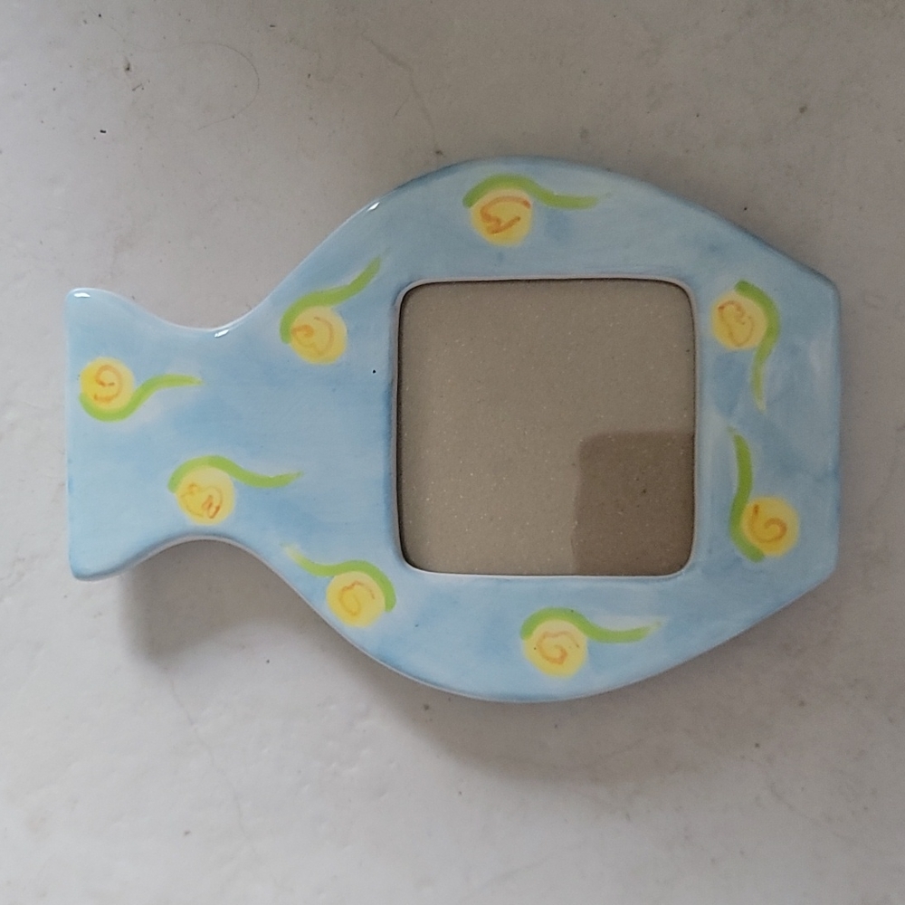 Picture frame w/ bud vase